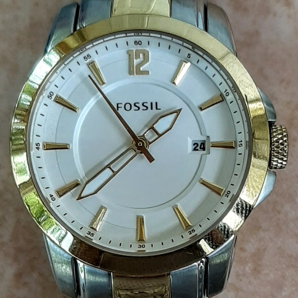 Fossil Classic Casual Two Tone Unisex Watch - Picture 3 of 3